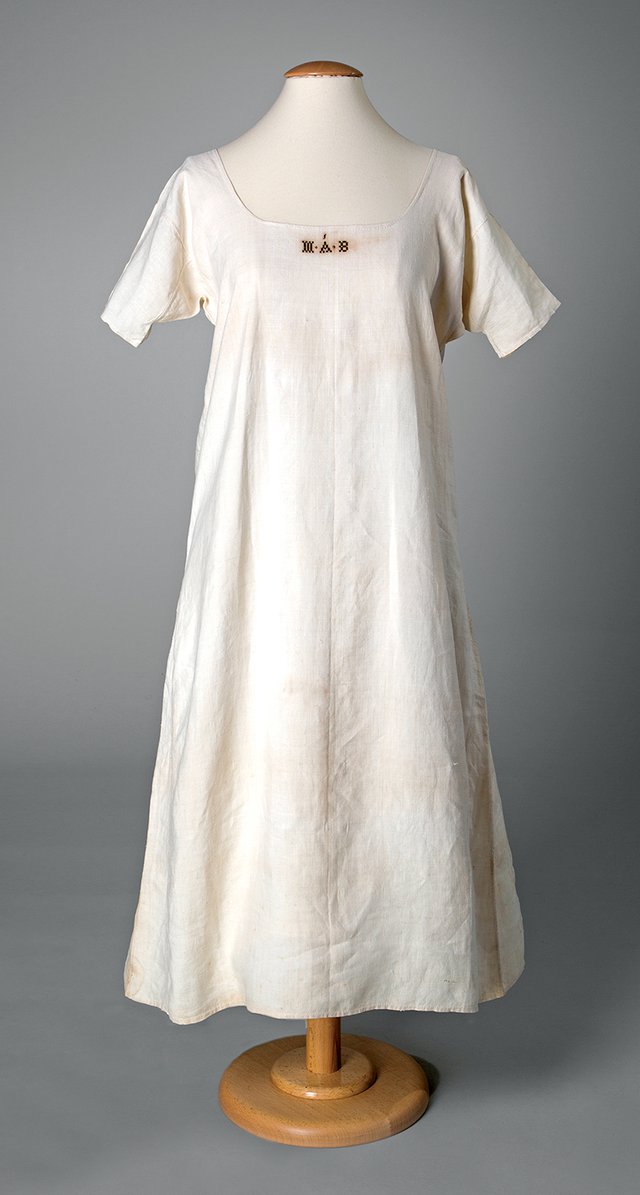 Chemise, c. 1800 From the Collection of NCHGS