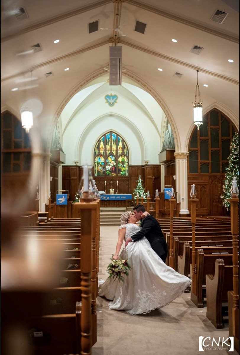 lauren-zane-chapel-kiss.jpg